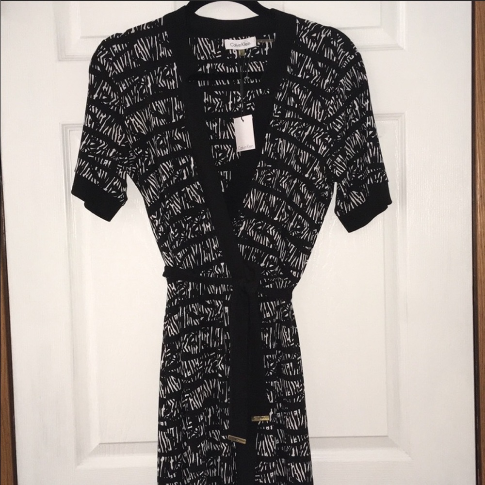 Calvin Klein Black&white V neck Dress Size M